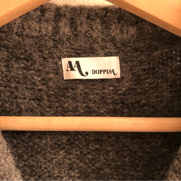 DOPPIAA Alpaca-knit V-neck Sweater (size S) - Picture 2 of 9